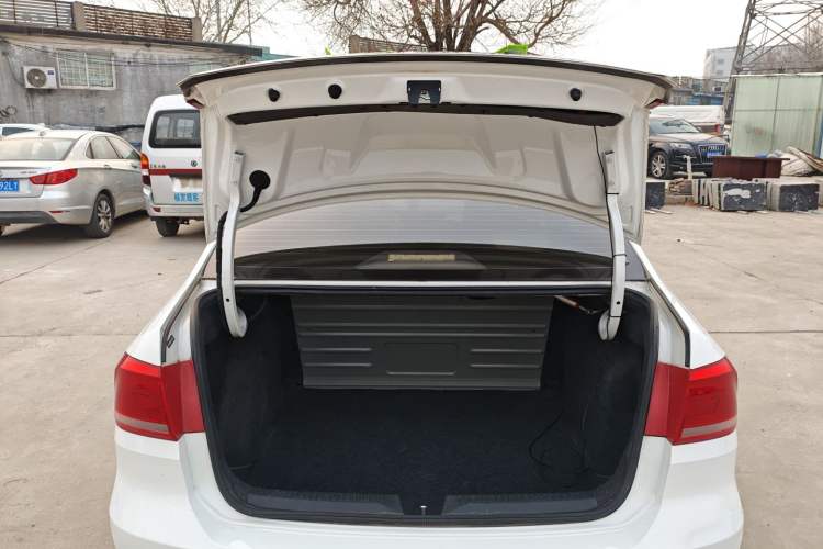 Used Volkswagen Santana 2015 1.6L Manual Fashion Edition
