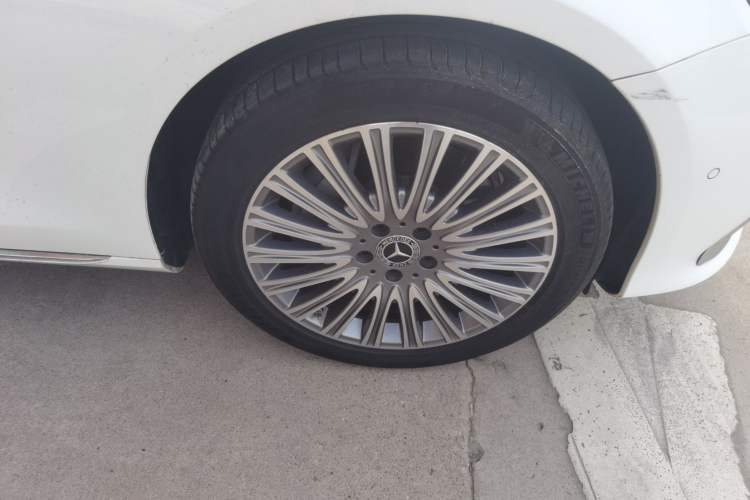 Used Mercedes-Benz E-Class 2019 Facelifted E 300 L Stylish Version Right Front Wheel Hub