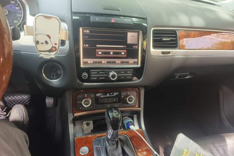 Used Volkswagen Touareg 2011 3.0 TDI Diesel High-End Model Audio And AC Panel