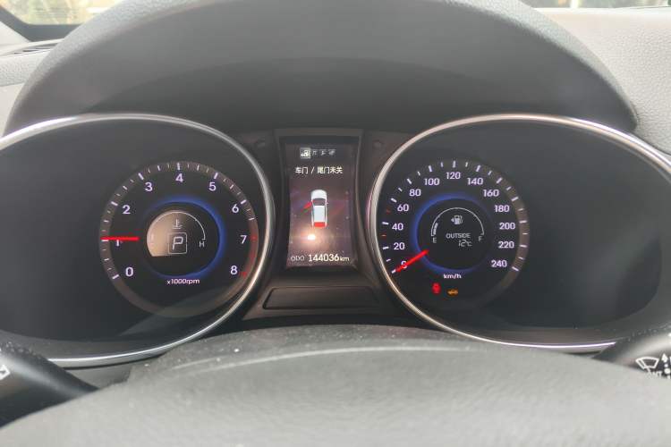 Used Hyundai Santa Fe 2015 2.4L Automatic Two-Wheel Drive Smart Version 5 Seats
