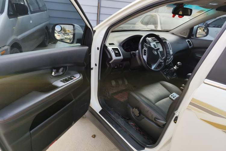 Used BYD S6 2014 1.5TI Manual Luxury 5-Seater Driver Seat