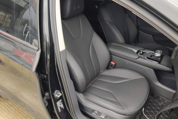 Used Hongqi E-QM5 2021 Charging Version Flagship Edition Right Front Seat