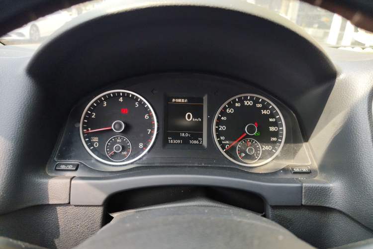 Used Volkswagen Tiguan 2015 1.8TSI Automatic All-Wheel-Drive Luxury Model
