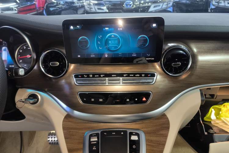 Used Mercedes-Benz V-Class 2021 V 260 L Long Wheelbase Prestige Edition Audio And AC Panel