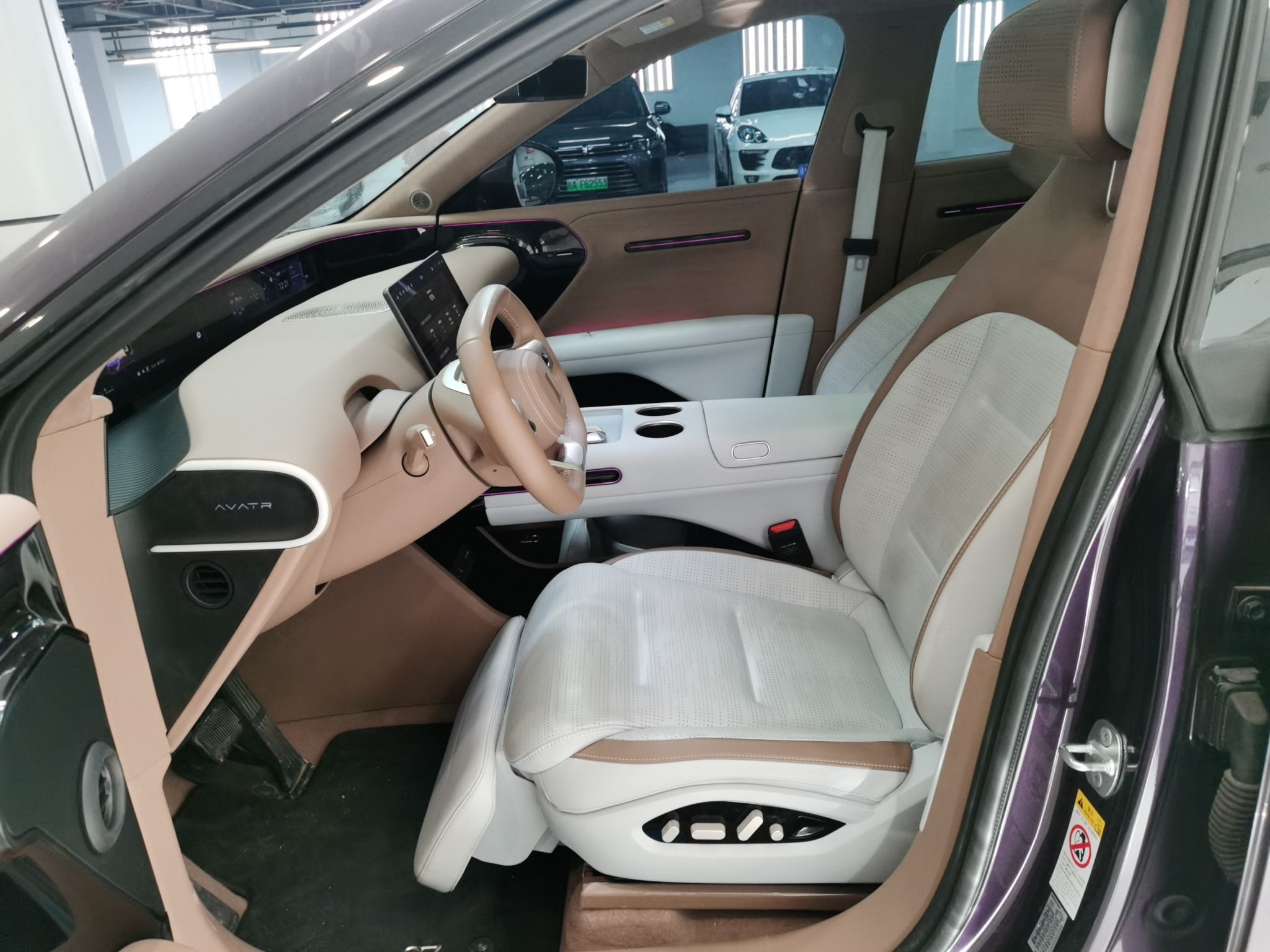 Переднее сиденье в автомобиле