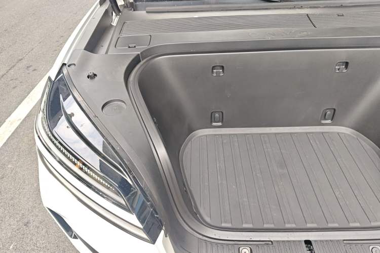 Used ONVO Luxeed L90 2025 Model—Max Six-Seater Version