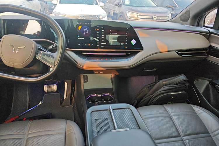 Used Hongqi EH7 2024 820 Pro
