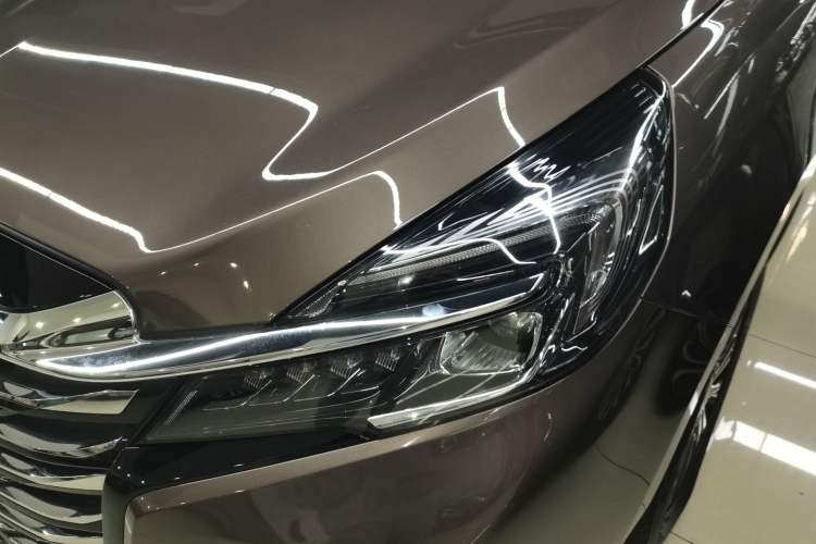 Used Buick GL8 2023 Facelifted Land Cruiser Executive Luxury Version
