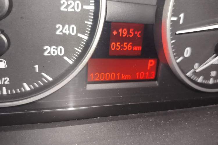 Used BMW 3 Series 2012 318i Leading Model Odometer Close Up