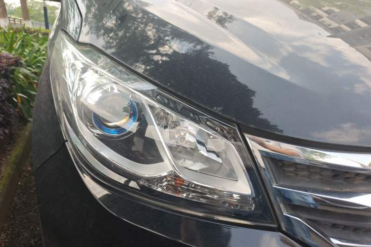 Used SAIC MAXUS G10 2016 2.0T Automatic Elite Edition Right Front Headlight