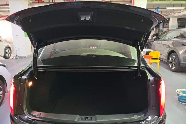 Used Hongqi E-QM5 2023 Base Travel Edition