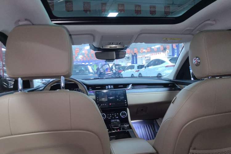 Used Jaguar XFL 2024 2.0T P250 Two-Wheel Drive Prestige Luxury Edition Headliner