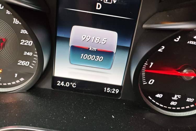 Used Mercedes-Benz C-Class 2015 C 200 L Sport Edition Odometer Close Up