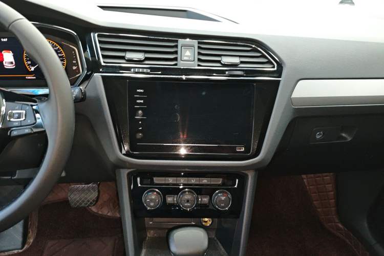 Used Volkswagen Tiguan L 2021 330TSI Automatic Two-Wheel Drive Smart Edition
