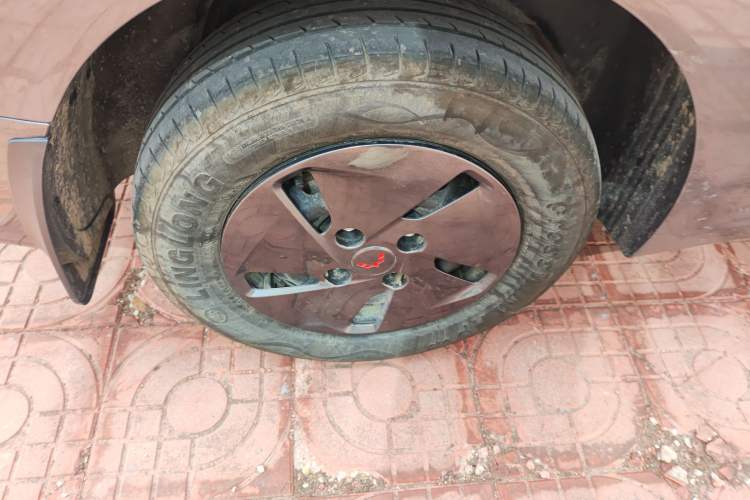 Used Wuling Hongguang New Energy 2025 Extended-Range Hybrid 50KM Comfort Version Right Rear Wheel Hub