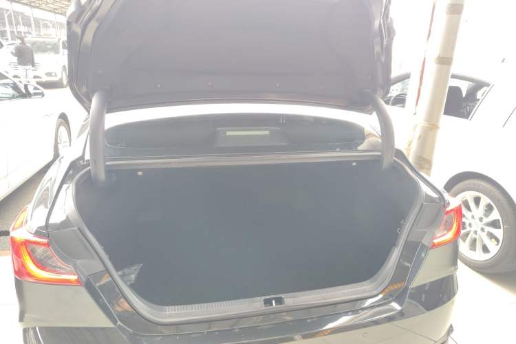 Used Toyota Camry 2024 Dual-Motor 2.0 HG Premium Edition