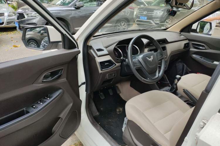 Used Wuling Hongguang 2018 1.5L S Standard Version L2B Driver Seat
