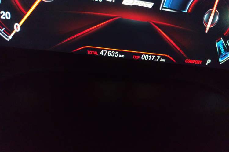 Used BMW 5 Series New Energy 2019 530Le Luxury Package Odometer Close Up