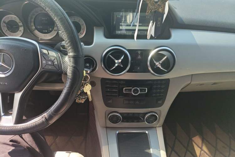 Used Mercedes-Benz GLK-Class 2013 GLK 300 4MATIC Dynamic Sunroof Model Audio And AC Panel