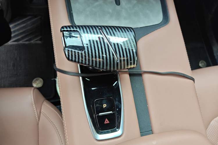 Used CHANGAN UNI-Z New Energy 2024 Blue Whale Smart Electric iDD 125km Excellence Model Gear Lever