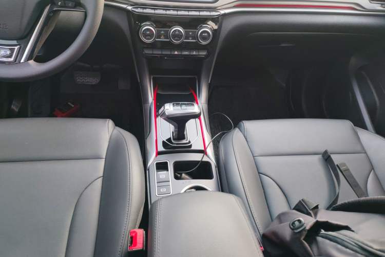 Used Haval H2 2018 Chuanxiang Edition Blue Badge 1.5T Dual-Clutch Two-Wheel Drive Fashionable Model