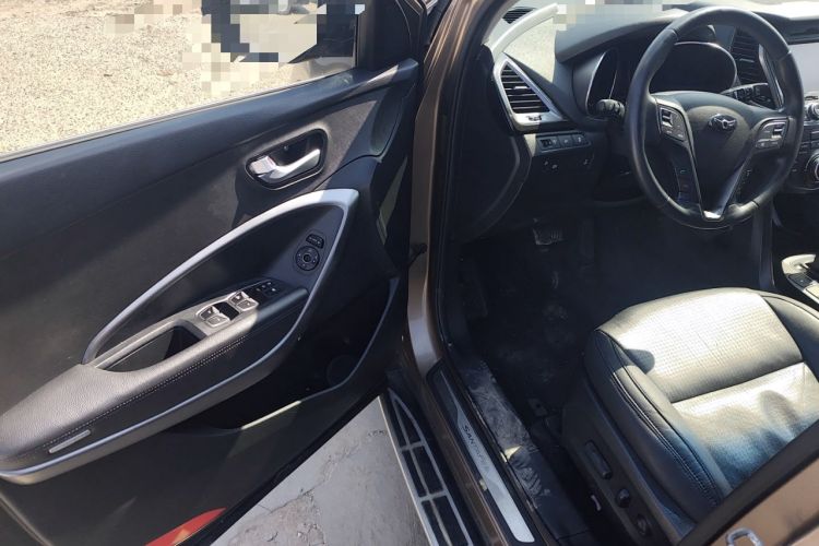 Used Hyundai Santa Fe Classic 2013 3.0L 4x4 Comfort Edition with Navigation 7 Seats Euro IV
