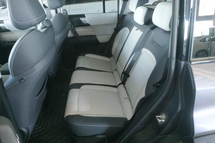 Used iCAR 03 2024 501km Range Two-Wheel Drive Long-Range Smart Trend Edition Left Rear Seat