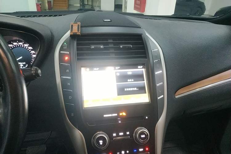 Used Lincoln MKC 2017 2.0T Two-Wheel-Drive Luxury Edition
