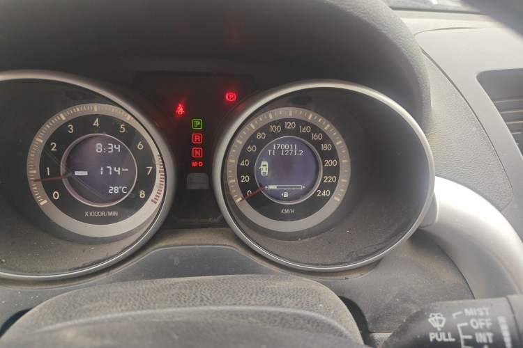 Used Bestune X80 2013 2.0L automatic comfort version Odometer Close Up