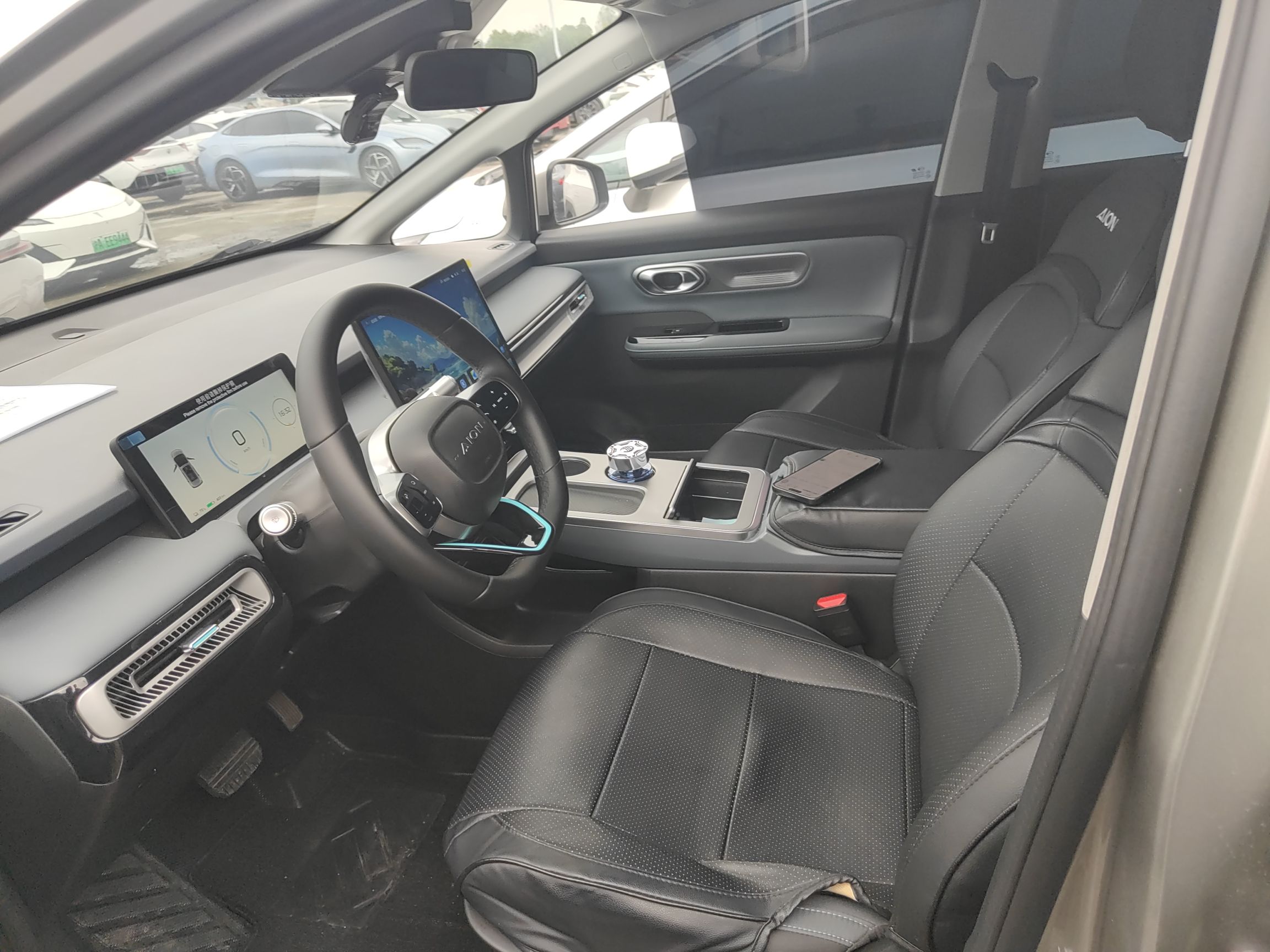 Переднее сиденье в автомобиле