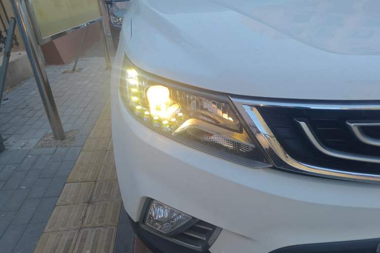 Used Geely Auto Vision X6 2016 1.3T CVT Flagship Model
