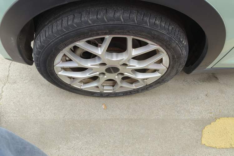 Used Chery QQ Little Ant 2022 Sweet Pink Edition Half-Sugar Version Lithium Iron Phosphate 29.2 kWh 30 kW 301 km Left Front Wheel Hub