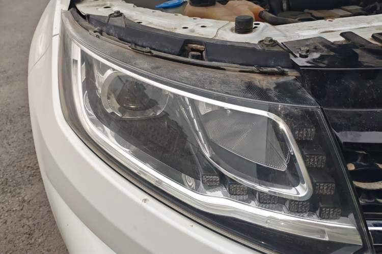 Used Land X7 2018 Jingyue 1.5T Panoramic Luxury Model Right Front Headlight