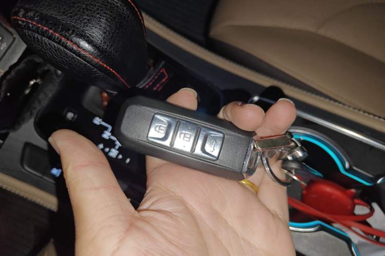 Used Baojun 730 2017 1.8L iAMT Prestige Version 7 Seats Vehicle Key