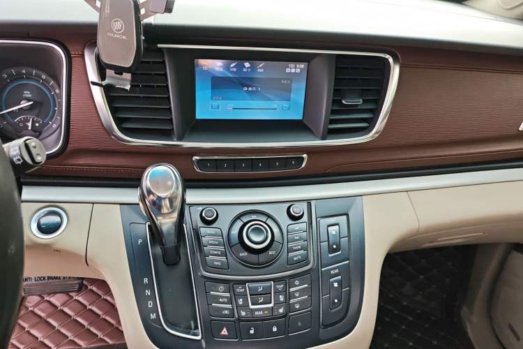 Used Buick GL8 2014 3.0L XT Luxury Business Flagship Edition Audio And AC Panel