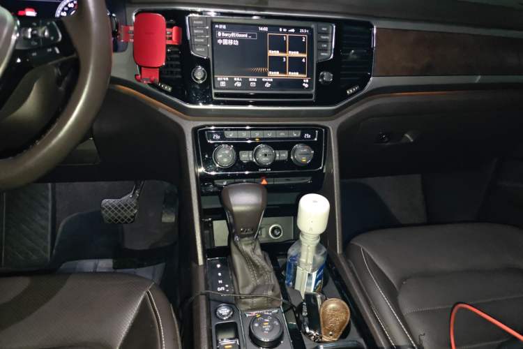 Used Volkswagen Teramont 2017 530 V6 Four-Wheel Drive Flagship Edition Audio And AC Panel