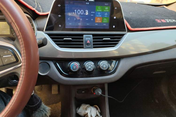 Used Baojun 310W 2017 1.5L Manual Fashion Model China V