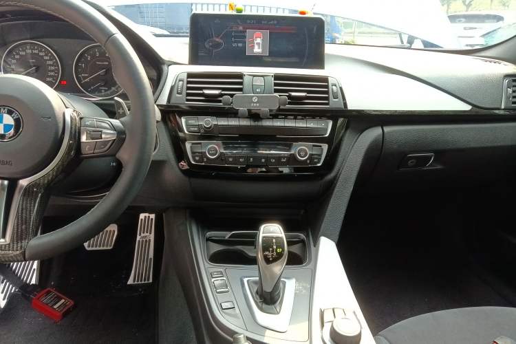 Used BMW 3 Series 2017 320i M Sport Audio And AC Panel