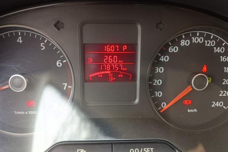 Used Volkswagen Polo 2011 1.4L Automatic ZhiShang Version Odometer Close Up