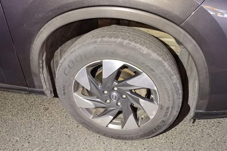 Used GAC Trumpchi GS4 2020 270T Automatic Luxury Smart Connectivity Version Right Front Wheel Hub