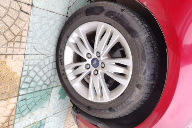 Used Ford Focus 2012 Sedan 1.6L Automatic Comfort Model Right Front Wheel Hub