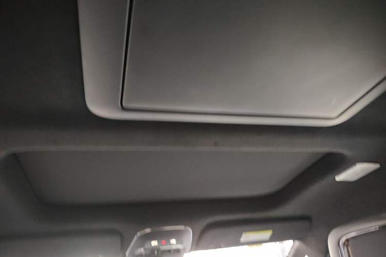 Used Volvo EM90 2025 Ultra Six-Seater
