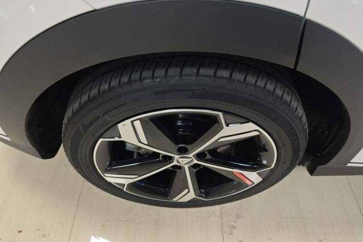 Used Deepal S07 2026 230Ultra with Huawei Qiankun ADS SE Edition Right Rear Wheel Hub