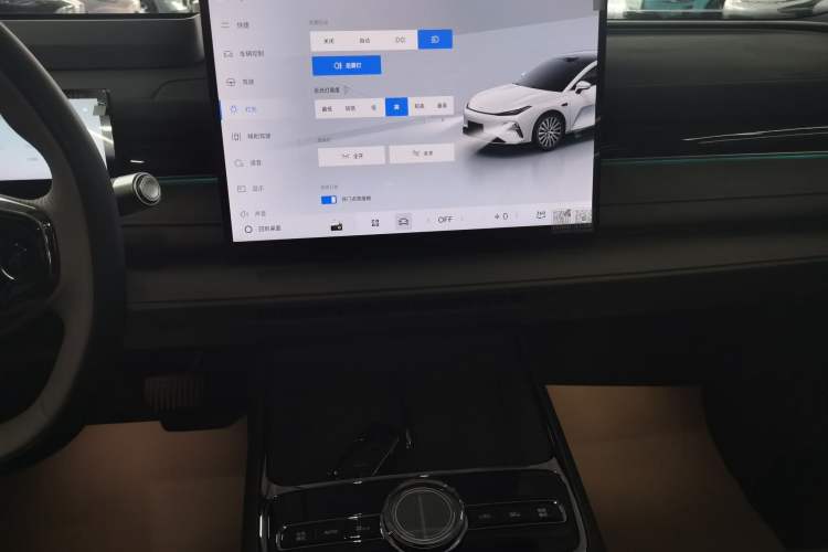 Used Geely Galaxy 8 2025 130km EM-P Starship Edition Audio And AC Panel