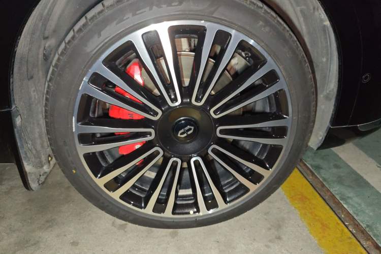 Used Hima AITO M9 2024 Range-Extended Ultra Version 42 kWh 6-Seater Model Right Front Wheel Hub