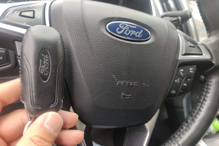 Used Ford Edge 2016 EcoBoost 245 Two-Wheel-Drive Titanium 7-Seater
