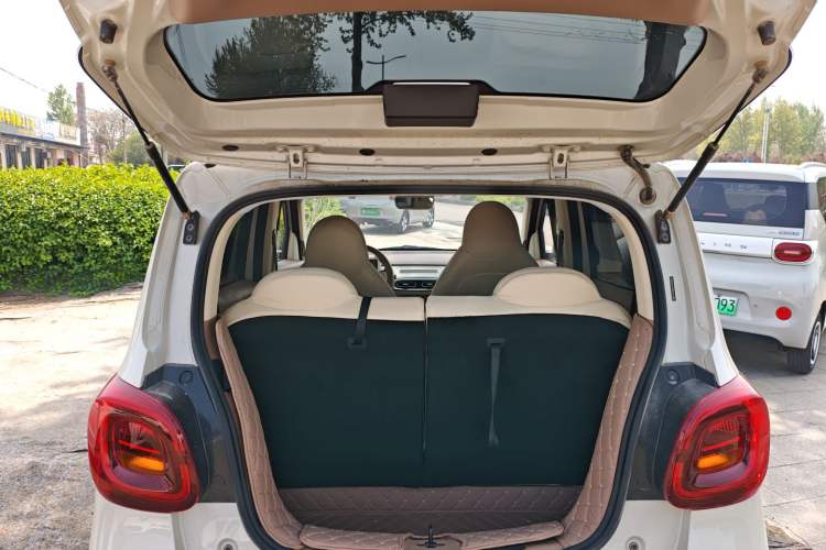 Used Wuling Hongguang MINIEV 2025 Four-Door Version Advanced Edition Trunk