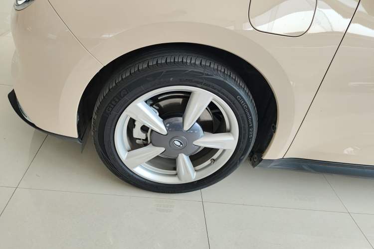 Used ORA Good Cat 2023 401 km Standard Range Premium Trim Ternary Lithium Left Front Wheel Hub