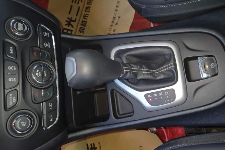 Used Jeep Cherokee 2020 2.0L Two-Wheel Drive Classic Sports Edition