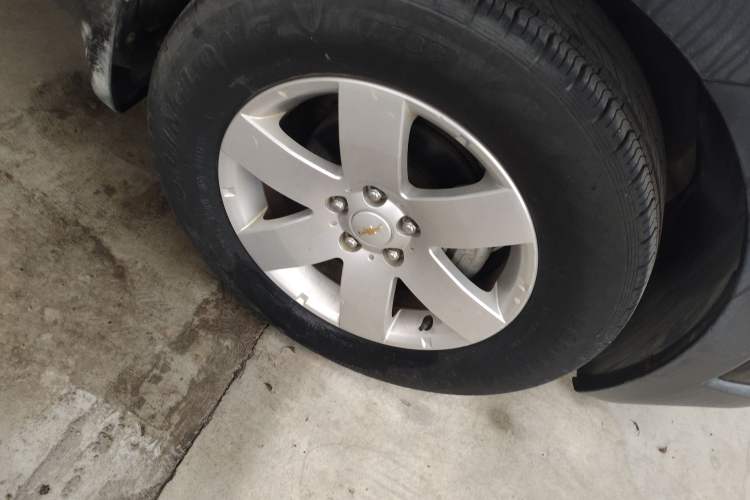 Used Chevrolet Captiva 2012 2.4L 4x4 Luxury Edition 5 Seats Right Front Wheel Hub